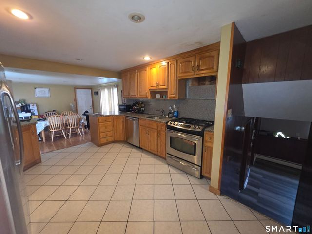8 Matthew Road, East Hartford, CT 06108