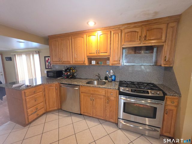 8 Matthew Road, East Hartford, CT 06108