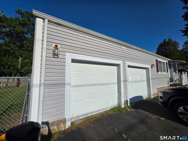 8 Matthew Road, East Hartford, CT 06108