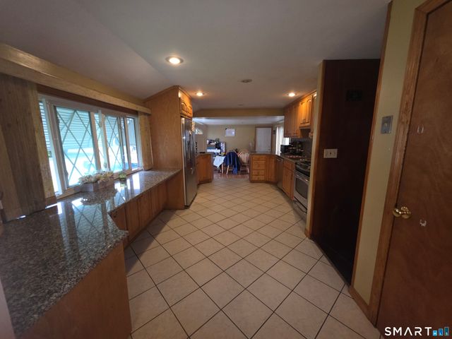 8 Matthew Road, East Hartford, CT 06108