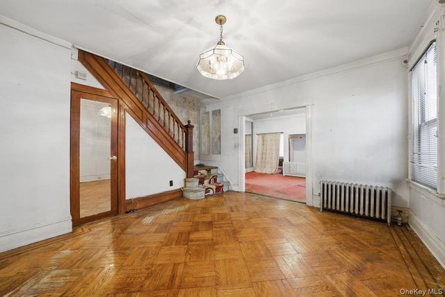 10034 198th Street, Hollis, NY 11423