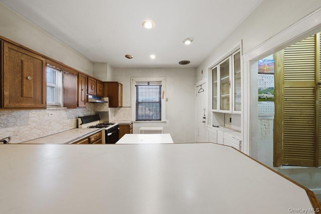 10034 198th Street, Hollis, NY 11423