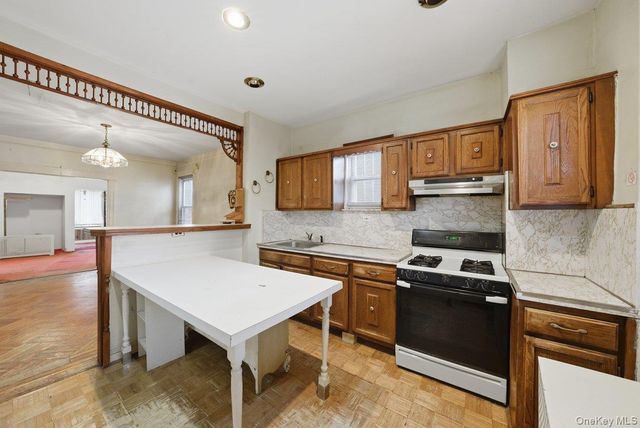 10034 198th Street, Hollis, NY 11423