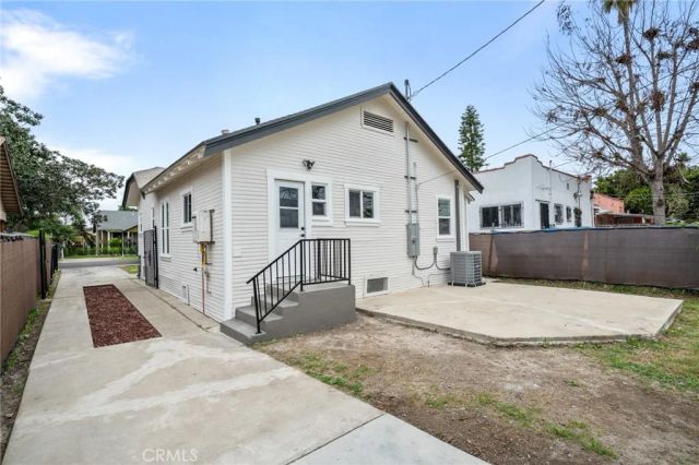 6030 Madden, Los Angeles, CA 90043