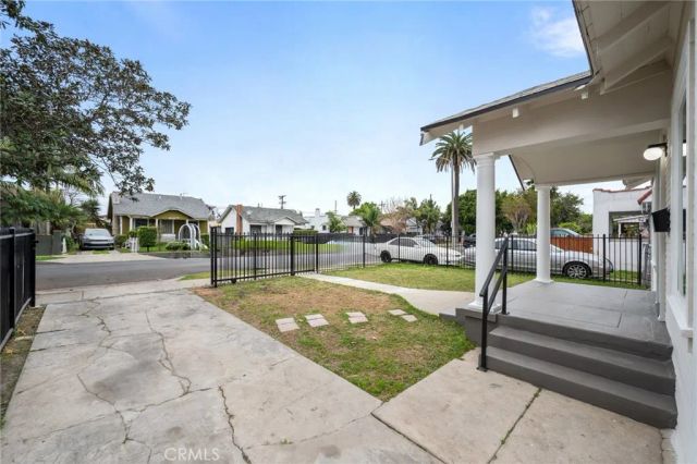 6030 Madden, Los Angeles, CA 90043