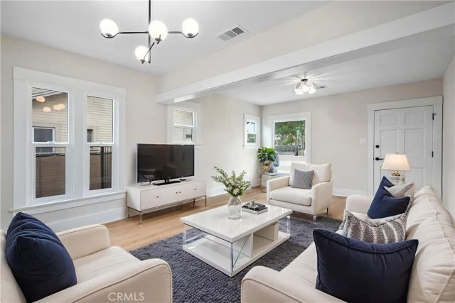 6030 Madden, Los Angeles, CA 90043