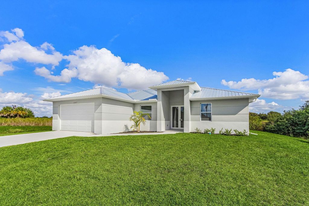 1207 Andover Drive, Banyan Village, Labelle, FL 33935
