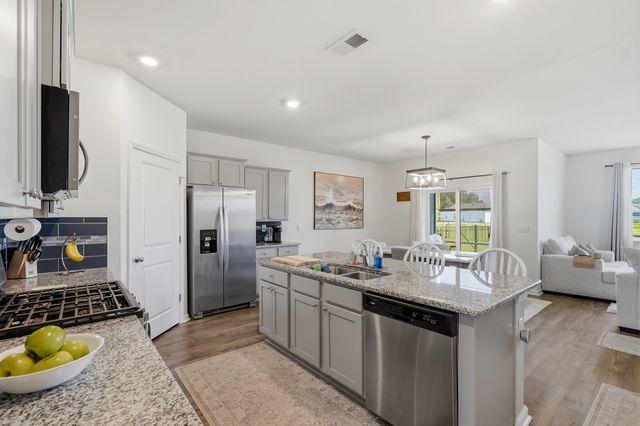 425 Royal Arch Dr., Conway, SC 29526