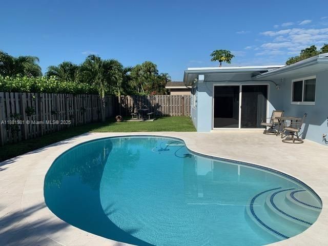 10610 NW 22nd St, Pembroke Pines, FL 33026