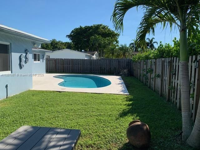 10610 NW 22nd St, Pembroke Pines, FL 33026