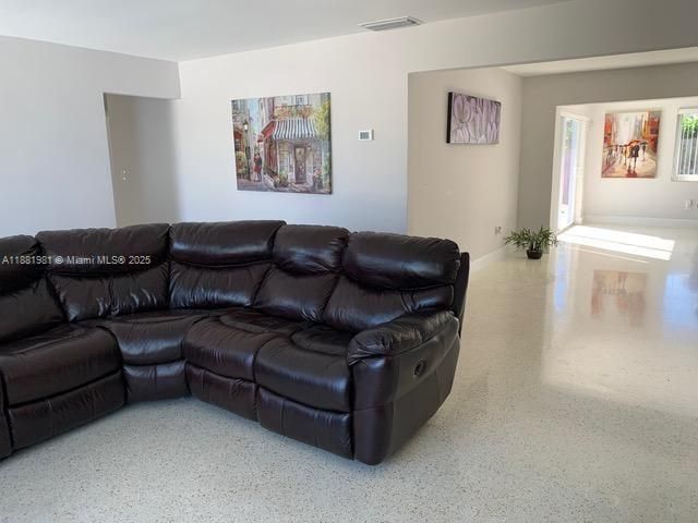 10610 NW 22nd St, Pembroke Pines, FL 33026
