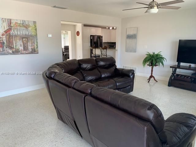 10610 NW 22nd St, Pembroke Pines, FL 33026