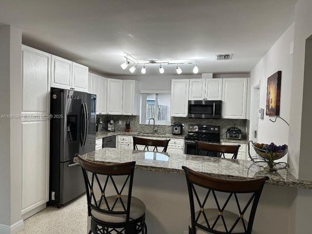 10610 NW 22nd St, Pembroke Pines, FL 33026