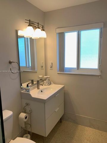 10610 NW 22nd St, Pembroke Pines, FL 33026