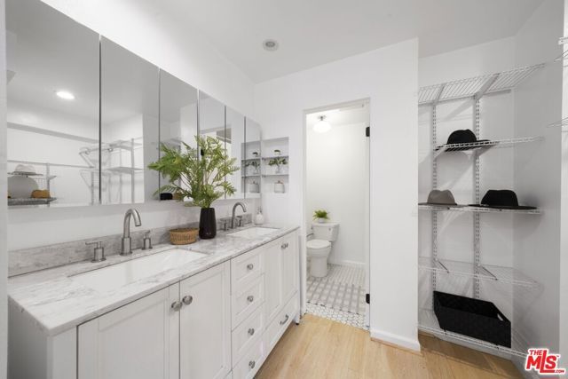 2700 E Cahuenga Boulevard 4121, Los Angeles, CA 90068