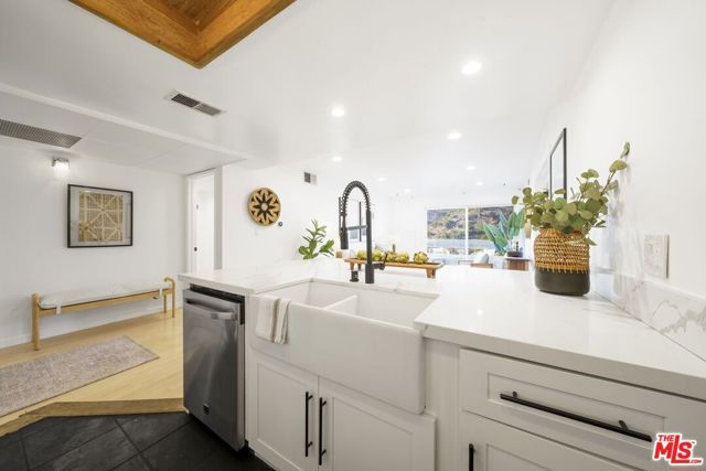 2700 E Cahuenga Boulevard 4121, Los Angeles, CA 90068