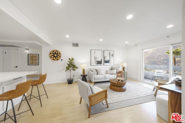 2700 E Cahuenga Boulevard 4121, Los Angeles, CA 90068