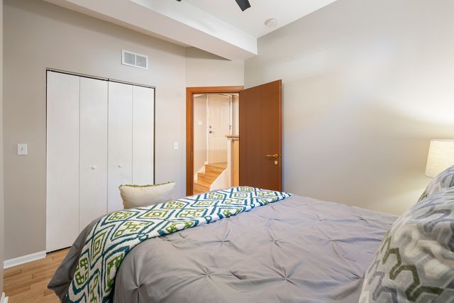 3908 W Ainslie Street G, Chicago, IL 60625