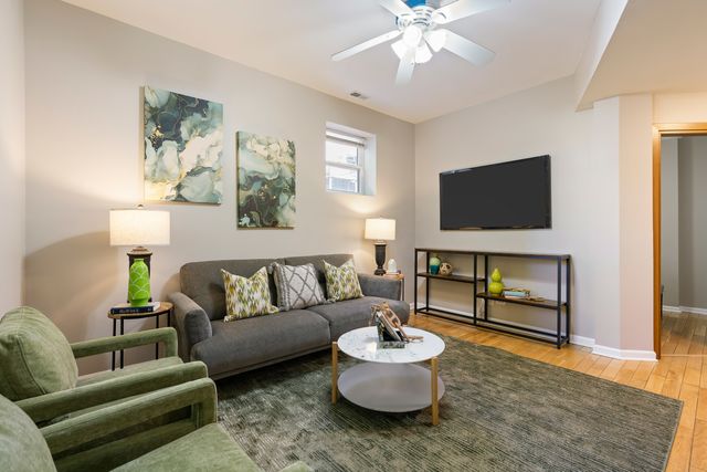 3908 W Ainslie Street G, Chicago, IL 60625