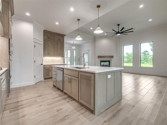 2114 W Cole Drive, Mustang, OK 73064