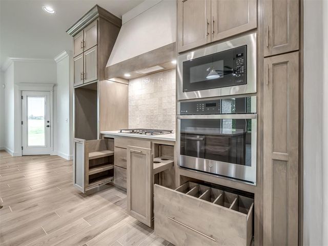 2114 W Cole Drive, Mustang, OK 73064