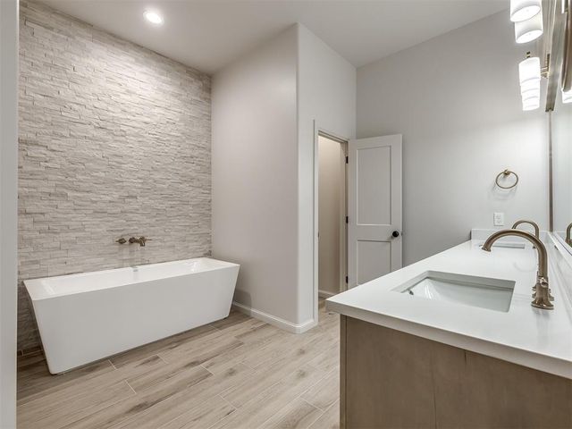 2114 W Cole Drive, Mustang, OK 73064