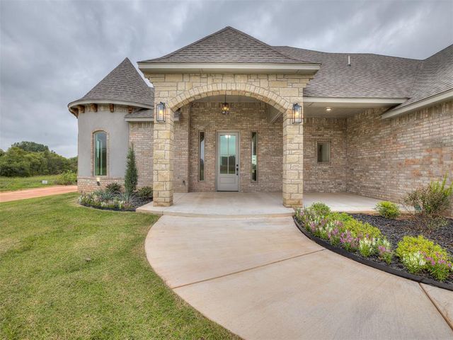 2114 W Cole Drive, Mustang, OK 73064