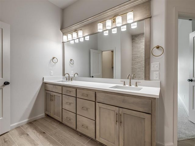 2114 W Cole Drive, Mustang, OK 73064