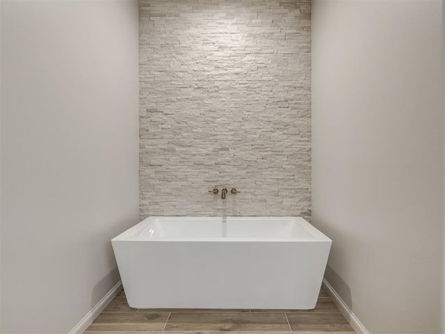 2114 W Cole Drive, Mustang, OK 73064