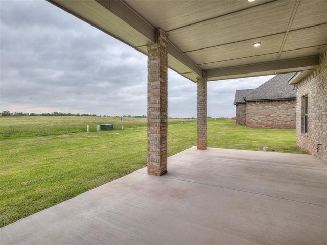 2114 W Cole Drive, Mustang, OK 73064