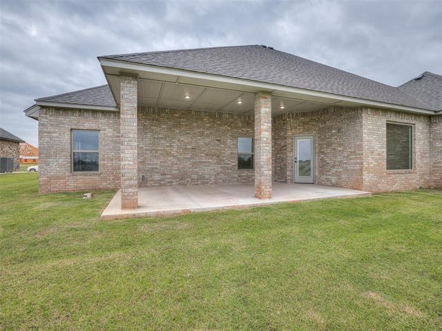 2114 W Cole Drive, Mustang, OK 73064