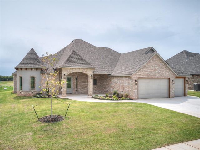 2114 W Cole Drive, Mustang, OK 73064
