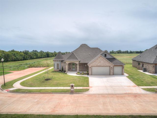 2114 W Cole Drive, Mustang, OK 73064
