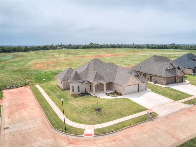 2114 W Cole Drive, Mustang, OK 73064