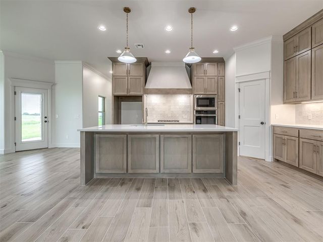 2114 W Cole Drive, Mustang, OK 73064