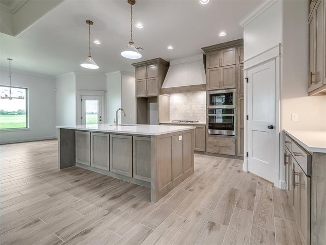 2114 W Cole Drive, Mustang, OK 73064