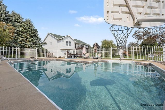 5870 Terrace Ridge Drive, Rockford, MI 49341