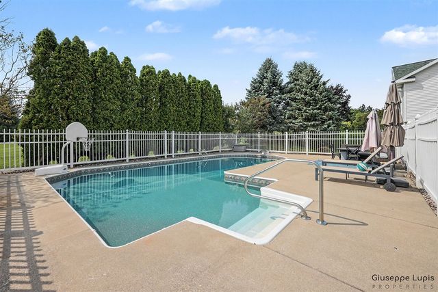 5870 Terrace Ridge Drive, Rockford, MI 49341