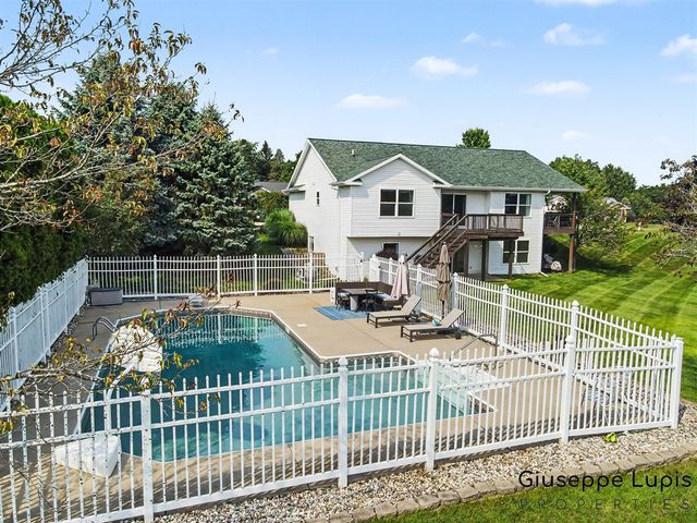 5870 Terrace Ridge Drive, Rockford, MI 49341
