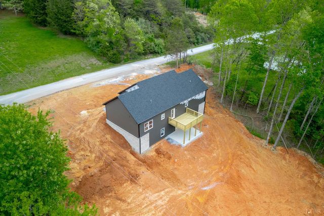 45 Twin Lake Dr, Bedford, VA 24523