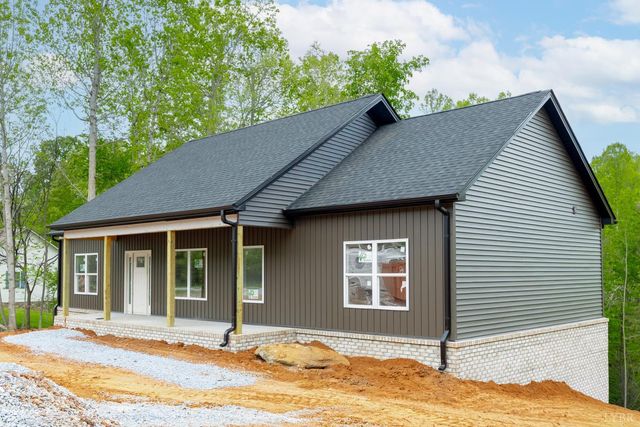 45 Twin Lake Dr, Bedford, VA 24523