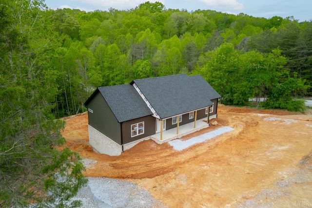 45 Twin Lake Dr, Bedford, VA 24523