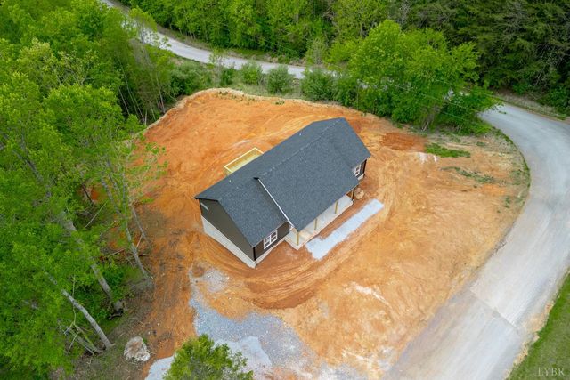 45 Twin Lake Dr, Bedford, VA 24523