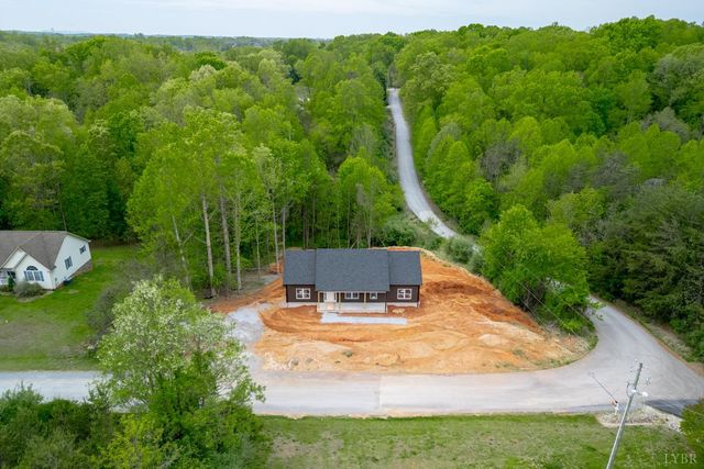 45 Twin Lake Dr, Bedford, VA 24523