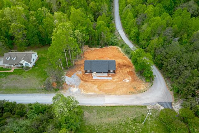 45 Twin Lake Dr, Bedford, VA 24523