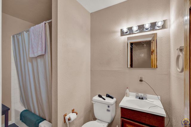 2104 SE California AVE, Topeka, KS 66605