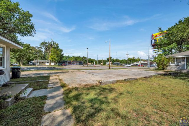 2104 SE California AVE, Topeka, KS 66605