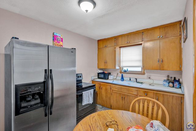 2104 SE California AVE, Topeka, KS 66605