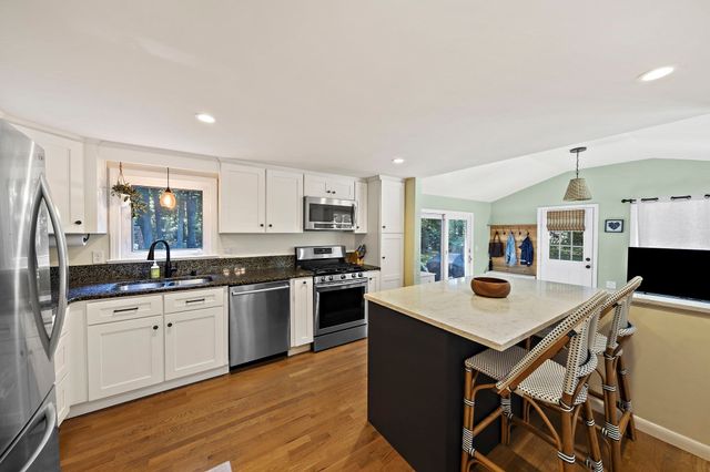 75 Oak St, Pembroke, MA 02359