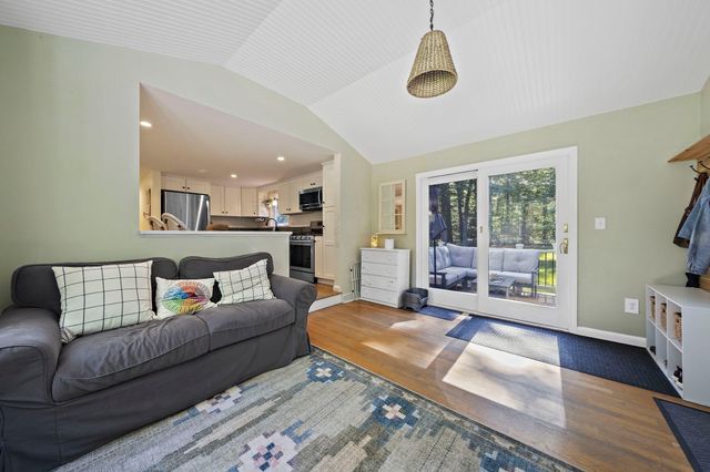 75 Oak St, Pembroke, MA 02359
